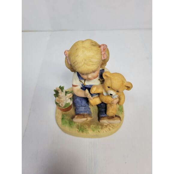 Vintage Denim Days, Homco Figurine 1504  Debbie After Morning Chores - Picture 6 of 6